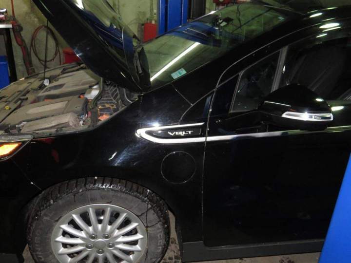 Technicien spécialisé en voiture hybride ou électrique Saint-Jérôme