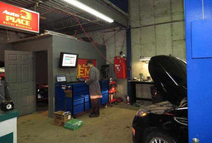 Technicien spécialisé en voiture hybride ou électrique Saint-Jérôme